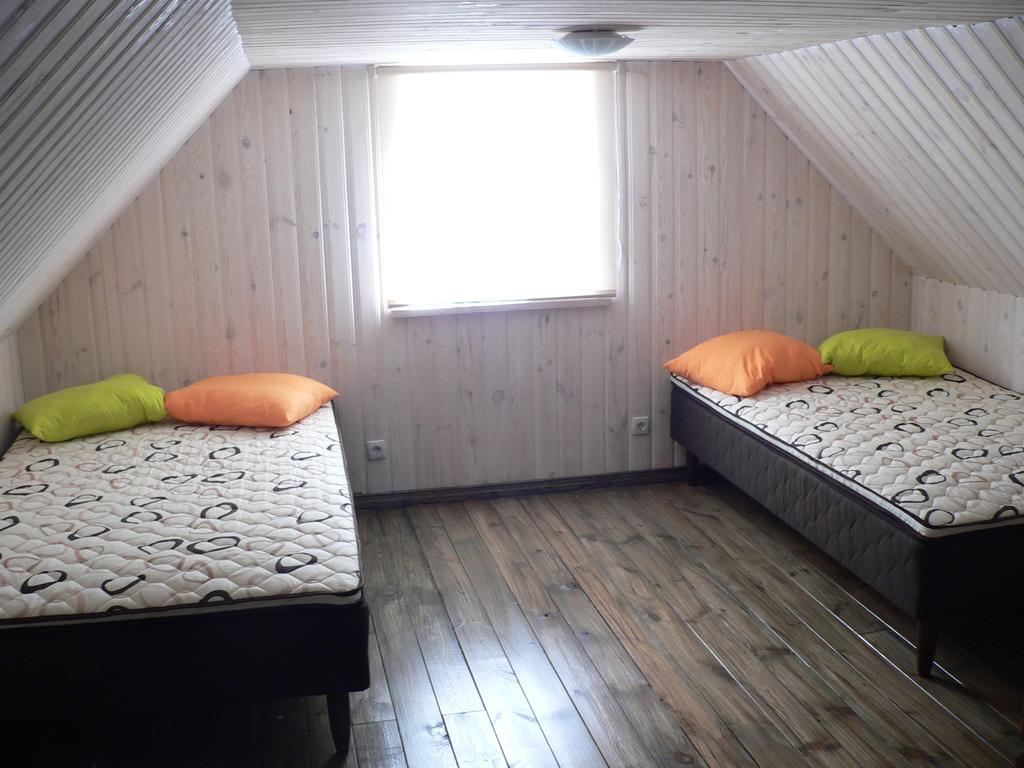 Adu-Jaani Kodumajutus Bed and Breakfast Matja Rum bild